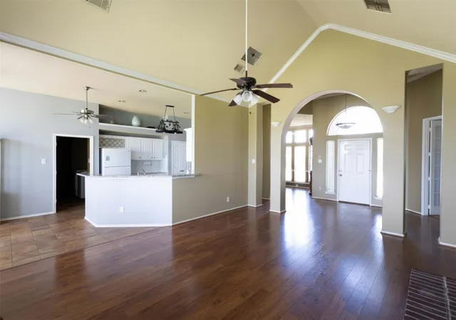 Photo 2 of Single family home for sale at 522 Shannon Dr, Rockwall, TX 75087 | MLS# 21299124 | Listing updated on 2026-09-10
