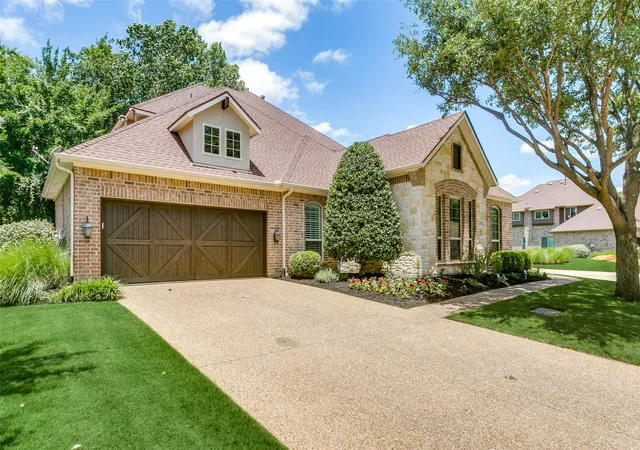 Photo 2 of Single family home for sale at 4804 Taylor Ln, Grapevine, TX 76051 | MLS# 21298887 | Listing updated on 2026-10-06