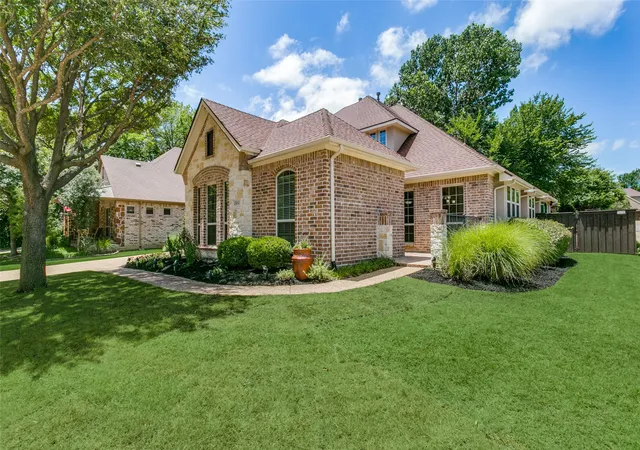 Photo 3 of Single family home for sale at 4804 Taylor Ln, Grapevine, TX 76051 | MLS# 21298887 | Listing updated on 2026-10-06