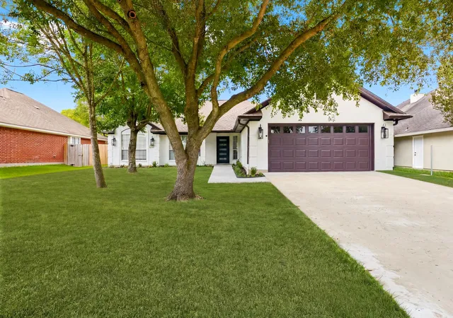 Photo 1 of Single family home for sale at 318 Landsburg Ln, College Station, TX 77845 | MLS# 21303689 | Listing updated on 2026-09-14