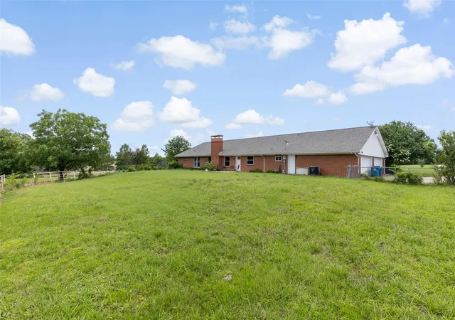 Photo 3 of Single family home for sale at 421 H Wallace Ln, Rockwall, TX 75032 | MLS# 21303811 | Listing updated on 2026-10-07