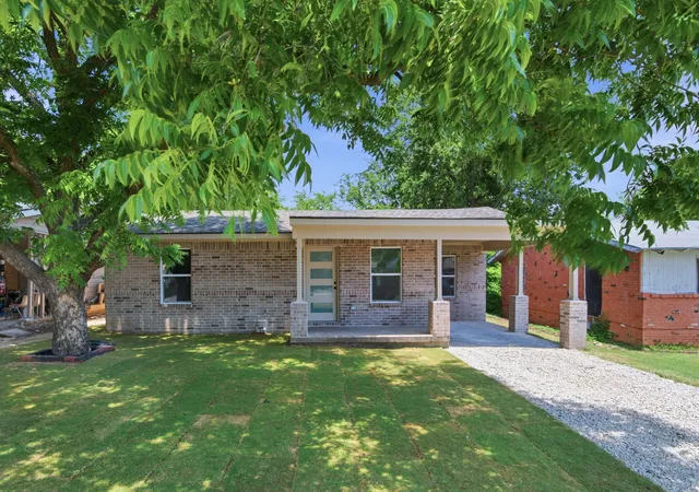 Photo 2 of Single family home for sale at 5610 Calloway St, Fort Worth, TX 76114 | MLS# 21303958 | Listing updated on 2026-09-13