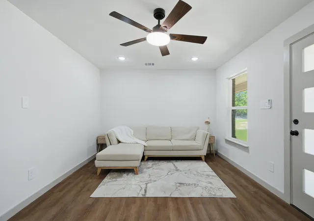 Photo 4 of Single family home for sale at 5610 Calloway St, Fort Worth, TX 76114 | MLS# 21303958 | Listing updated on 2026-09-13