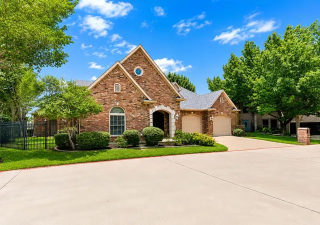 Photo 3 of Single family home for sale at 5974 River Bend Dr, Benbrook, TX 76132 | MLS# 21301562 | Listing updated on 2026-09-14