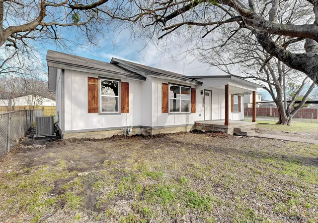 Photo 3 of Single family home for sale at 2802 N Masters Dr, Dallas, TX 75227 | MLS# 21304105 | Listing updated on 2026-09-15