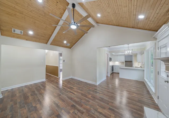 Photo 3 of Single family home for sale at 110 Linda Ln, Athens, TX 75751 | MLS# 21303626 | Listing updated on 2026-08-02