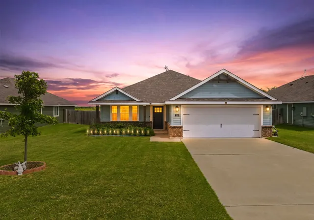 Photo 1 of Single family home for sale at 118 Johnson Ln, Hillsboro, TX 76645 | MLS# 21302888 | Listing updated on 2026-09-13