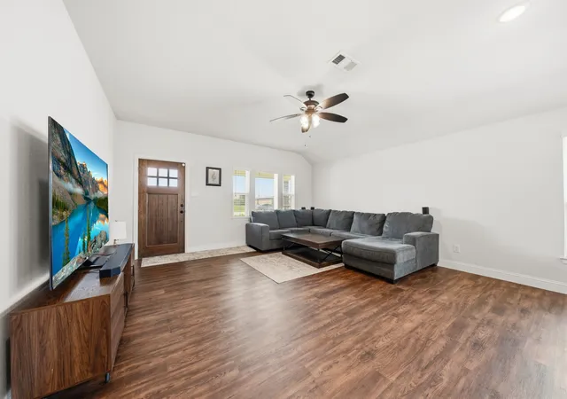 Photo 4 of Single family home for sale at 118 Johnson Ln, Hillsboro, TX 76645 | MLS# 21302888 | Listing updated on 2026-09-13