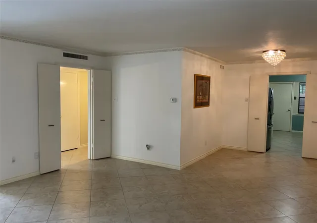 Listing Photo 3 - Condo for sale in building located at 11332 Park Central Pl, Dallas, TX 75230 - Unit #B