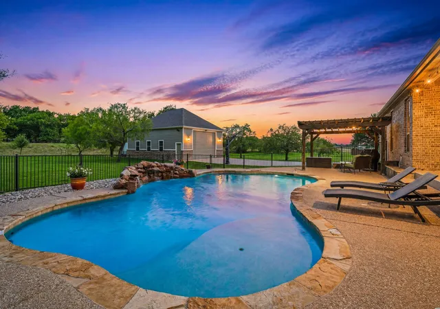 Photo 1 of Single family home for sale at 188 Bearclaw Cir, Aledo, TX 76008 | MLS# 21301378 | Listing updated on 2026-10-07