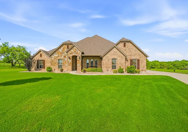 Photo 3 of Single family home for sale at 188 Bearclaw Cir, Aledo, TX 76008 | MLS# 21301378 | Listing updated on 2026-10-07