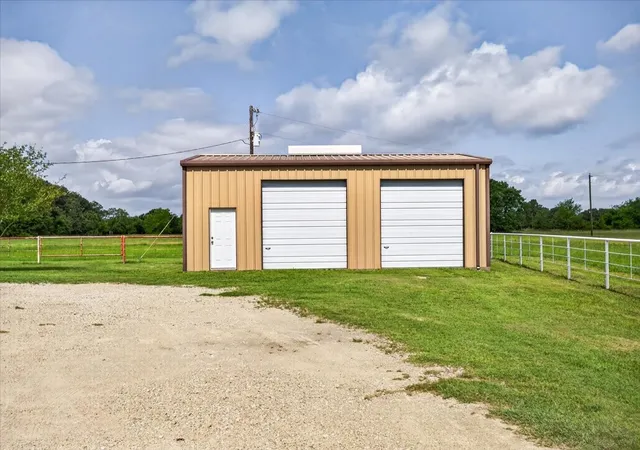 Photo 3 of Single family home for sale at 16140 County Road 4009, Mabank, TX 75147 | MLS# 21304523 | Listing updated on 2026-08-02