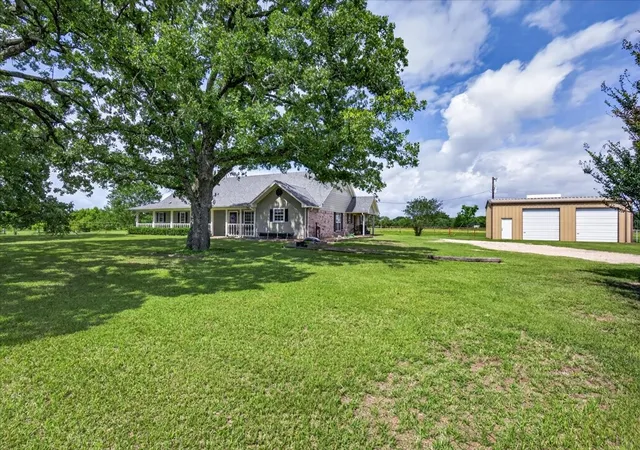 Photo 3 of Single family home for sale at 16140 County Road 4009, Mabank, TX 75147 | MLS# 21304523 | Listing updated on 2026-10-02