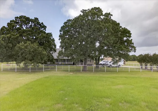Photo 4 of Single family home for sale at 16140 County Road 4009, Mabank, TX 75147 | MLS# 21304523 | Listing updated on 2026-10-02