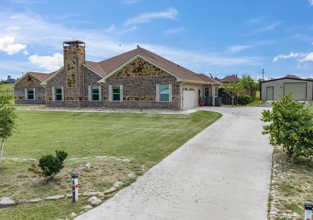 Photo 2 of Single family home for sale at 1032 Justin Dr, Springtown, TX 76082 | MLS# 21304444 | Listing updated on 2026-10-04