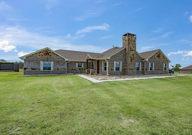 Photo 1 of Single family home for sale at 1032 Justin Dr, Springtown, TX 76082 | MLS# 21304444 | Listing updated on 2026-10-04