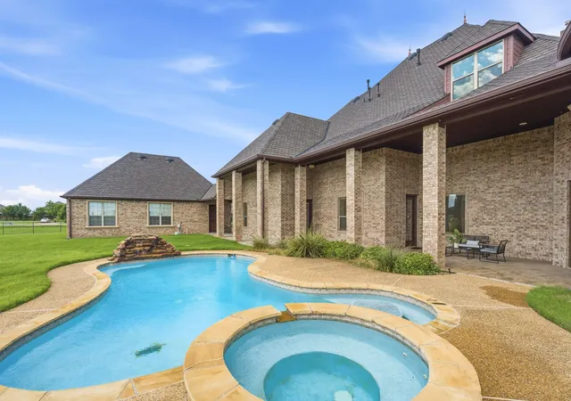 Photo 3 of Sale Pending at 4411 Lake Breeze Dr, Mc Kinney, TX 75071 | MLS# 21298410 | Listing updated on 2026-09-13