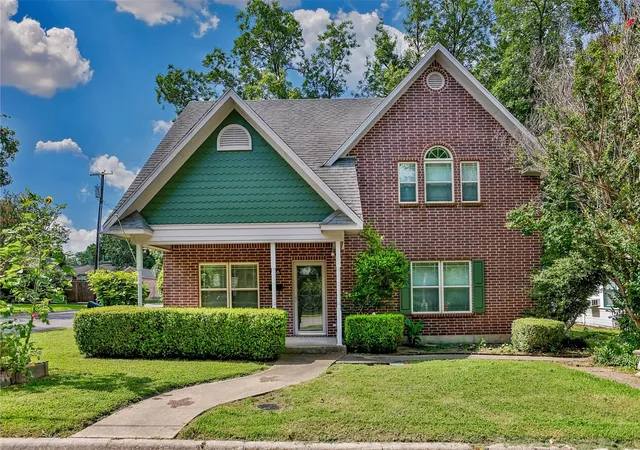 Photo 1 of Single family home for sale at 226 Gordon St, Gainesville, TX 76240 | MLS# 21304561 | Listing updated on 2026-09-09