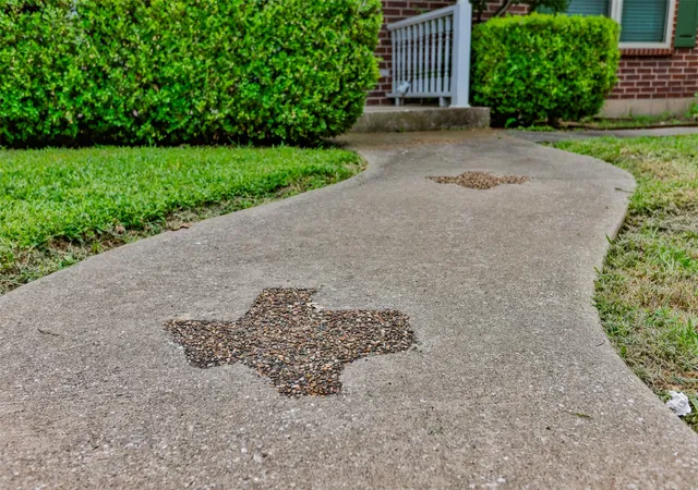Photo 3 of Single family home for sale at 226 Gordon St, Gainesville, TX 76240 | MLS# 21304561 | Listing updated on 2026-09-09
