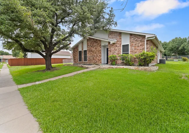 Photo 3 of Single family home for sale at 3709 Red Oak Dr, Garland, TX 75043 | MLS# 21301683 | Listing updated on 2026-09-11