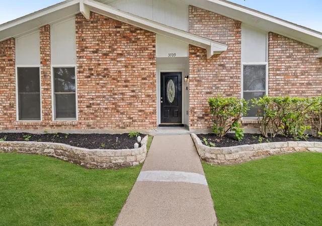 Photo 4 of Single family home for sale at 3709 Red Oak Dr, Garland, TX 75043 | MLS# 21301683 | Listing updated on 2026-09-11