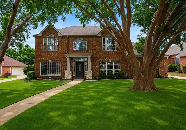 Photo 1 of Single family home for sale at 634 Meadowcrest Dr, Lewisville, TX 75077 | MLS# 21304786 | Listing updated on 2026-09-10