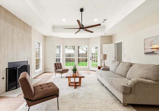 Photo 4 of Single family home for sale at 634 Meadowcrest Dr, Lewisville, TX 75077 | MLS# 21304786 | Listing updated on 2026-09-10