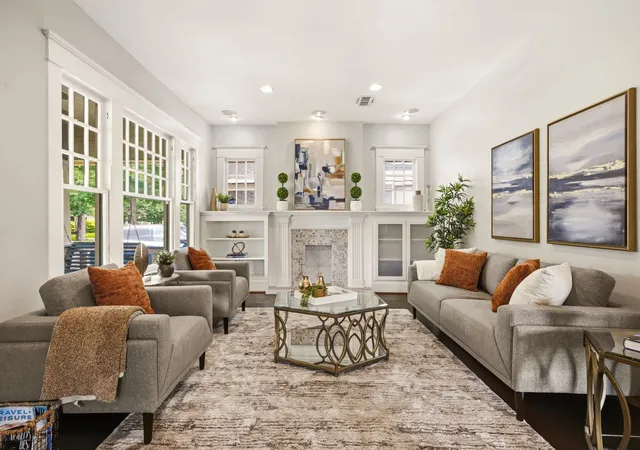 Photo 1 of Single family home for sale at 209 S Windomere Ave, Dallas, TX 75208 | MLS# 21304680 | Listing updated on 2026-10-22