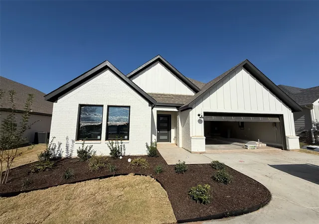 Photo 1 of Single family home for sale at 413 Smith Rd, Springtown, TX 76082 | MLS# 21297245 | Listing updated on 2026-09-09