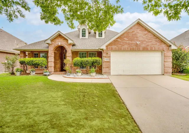 Photo 2 of Single family home for sale at 4524 Embercrest Ln, Fort Worth, TX 76123 | MLS# 21302838 | Listing updated on 2026-09-10