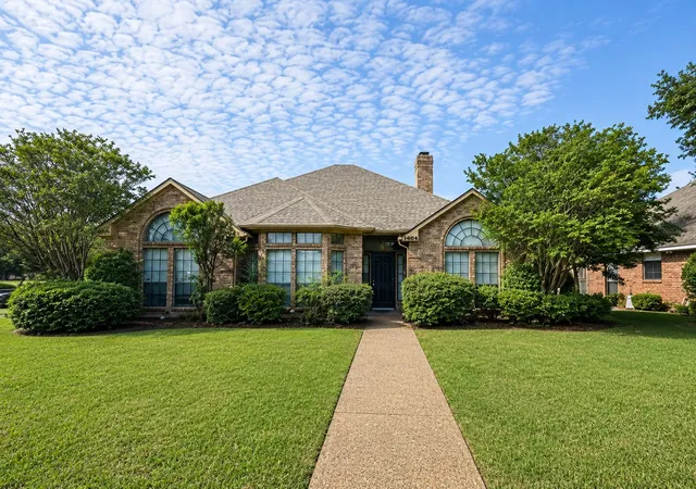 Photo 1 of Sale Pending at 2564 Morning Glory Dr, Richardson, TX 75082 | MLS# 21304426 | Listing updated on 2026-09-14