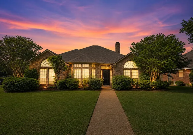 Photo 2 of Sale Pending at 2564 Morning Glory Dr, Richardson, TX 75082 | MLS# 21304426 | Listing updated on 2026-09-14