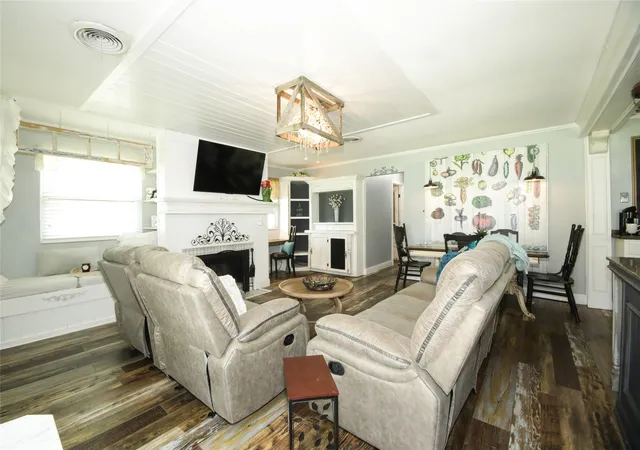 Photo 4 of Single family home for sale at 367 Hillcroft Dr, Weatherford, TX 76087 | MLS# 21305112 | Listing updated on 2026-09-14