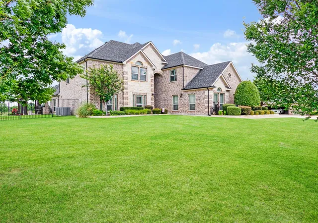 Photo 3 of Single family home for sale at 178 Las Colinas Trl, Cross Roads, TX 76227 | MLS# 21305275 | Listing updated on 2026-09-14