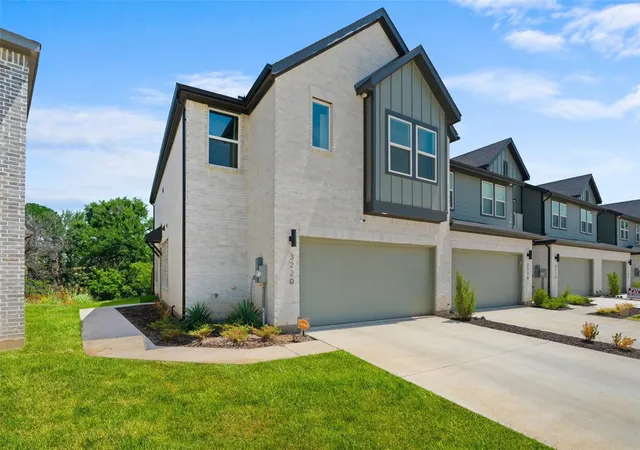 Photo 2 of Townhouse for sale at 3220 Rustic Creek Dr, Roanoke, TX 76262 | MLS# 21299192 | Listing updated on 2026-10-07