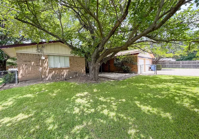 Photo 2 of Sale Pending at 604 Cooper St, Ennis, TX 75119 | MLS# 21305420 | Listing updated on 2026-09-23