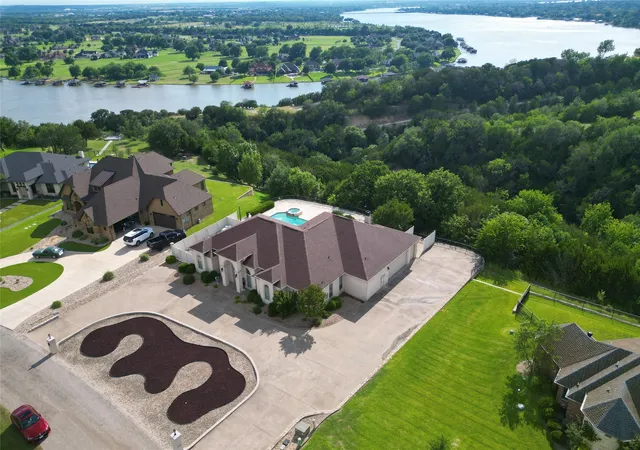 Photo 3 of Single family home for sale at 1614 Crow Creek Dr, Granbury, TX 76049 | MLS# 21300268 | Listing updated on 2026-09-29