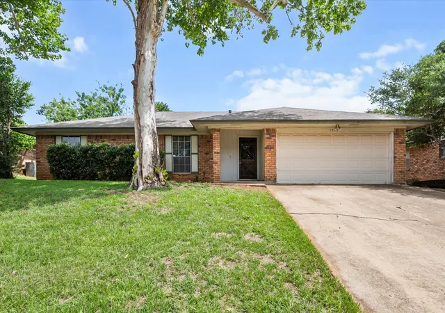 Photo 1 of Sale Pending at 5903 Spring Hill Ct, Arlington, TX 76016 | MLS# 21294346 | Listing updated on 2026-07-31