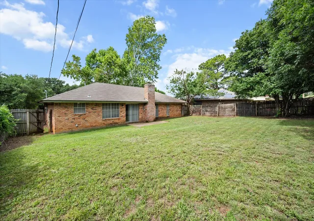 Photo 2 of Sale Pending at 5903 Spring Hill Ct, Arlington, TX 76016 | MLS# 21294346 | Listing updated on 2026-07-31