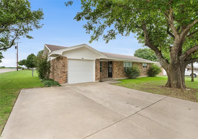Photo 2 of Single family home for sale at 603 E 5th St, Muenster, TX 76252 | MLS# 21305609 | Listing updated on 2026-08-02