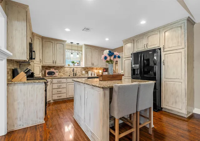 Photo 3 of Single family home for sale at 600 S Andrews Dr, Robinson, TX 76706 | MLS# 21296264 | Listing updated on 2026-09-24