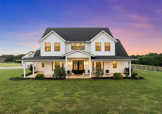 Photo 1 of Single family home for sale at 252 Austin Hines Dr, China Spring, TX 76633 | MLS# 21305076 | Listing updated on 2026-09-09