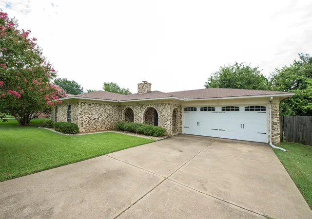 Photo 1 of Single family home for sale at 8704 Irongate Dr, North Richland Hills, TX 76182 | MLS# 21305768 | Listing updated on 2026-09-13