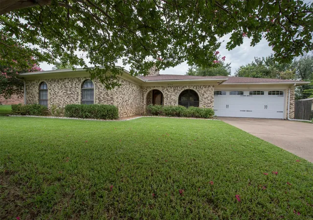 Photo 2 of Single family home for sale at 8704 Irongate Dr, North Richland Hills, TX 76182 | MLS# 21305768 | Listing updated on 2026-09-13