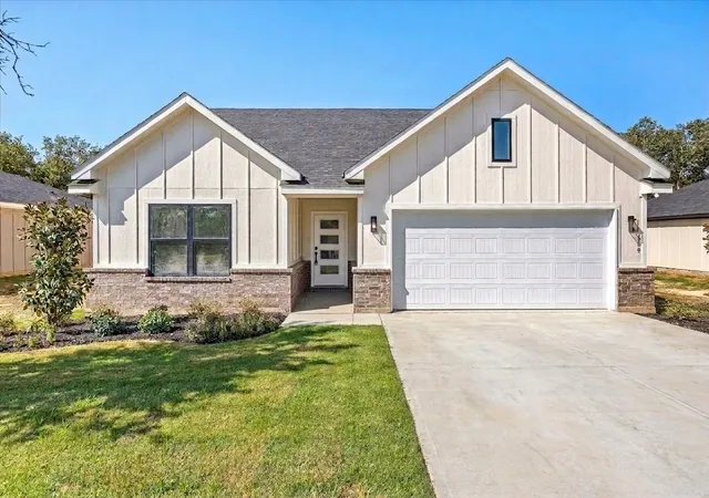 Photo 1 of Single family home for sale at 469 Peace Lily Wy, Tolar, TX 76476 | MLS# 21304884 | Listing updated on 2026-10-01