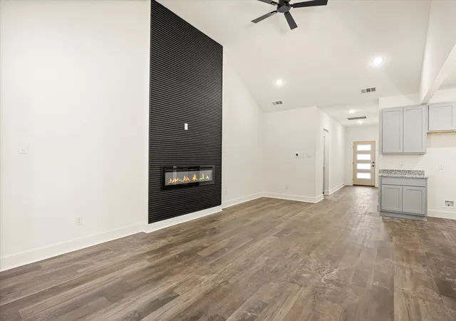 Photo 3 of Single family home for sale at 469 Peace Lily Wy, Tolar, TX 76476 | MLS# 21304884 | Listing updated on 2026-10-01