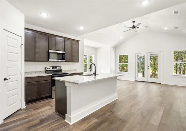 Photo 3 of Single family home for sale at 465 Peace Lily Wy, Tolar, TX 76476 | MLS# 21304430 | Listing updated on 2026-10-01