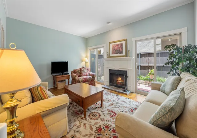 Listing Photo 4 - Condo for sale in building located at 4229 Cole Ave, Dallas, TX 75205 - Unit #108