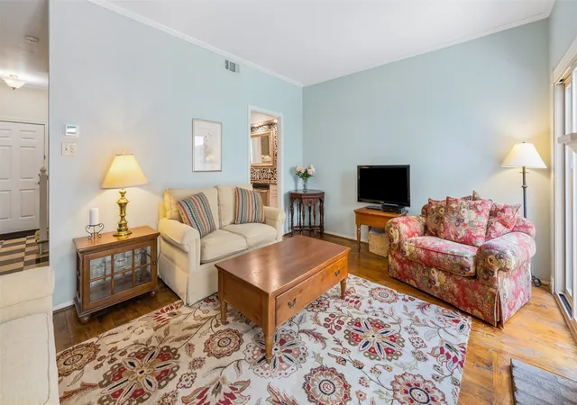 Listing Photo 5 - Condo for sale in building located at 4229 Cole Ave, Dallas, TX 75205 - Unit #108