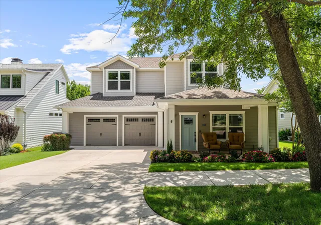 Photo 1 of Sale Pending at 423 Jordan Farm Cir, Rockwall, TX 75087 | MLS# 21296400 | Listing updated on 2026-09-10
